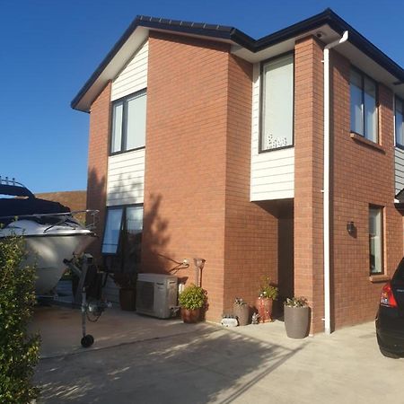 Bed N Breakfast On Pear Tree Lane Apartment Hamilton Exterior photo