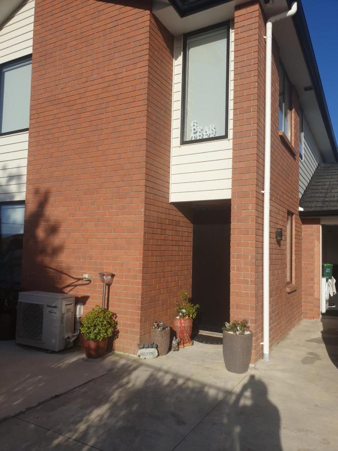 Bed N Breakfast On Pear Tree Lane Apartment Hamilton Exterior photo